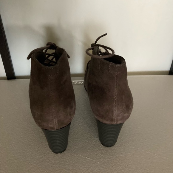 CLARKS suede wedge tie up ankle boot - Picture 3 of 4